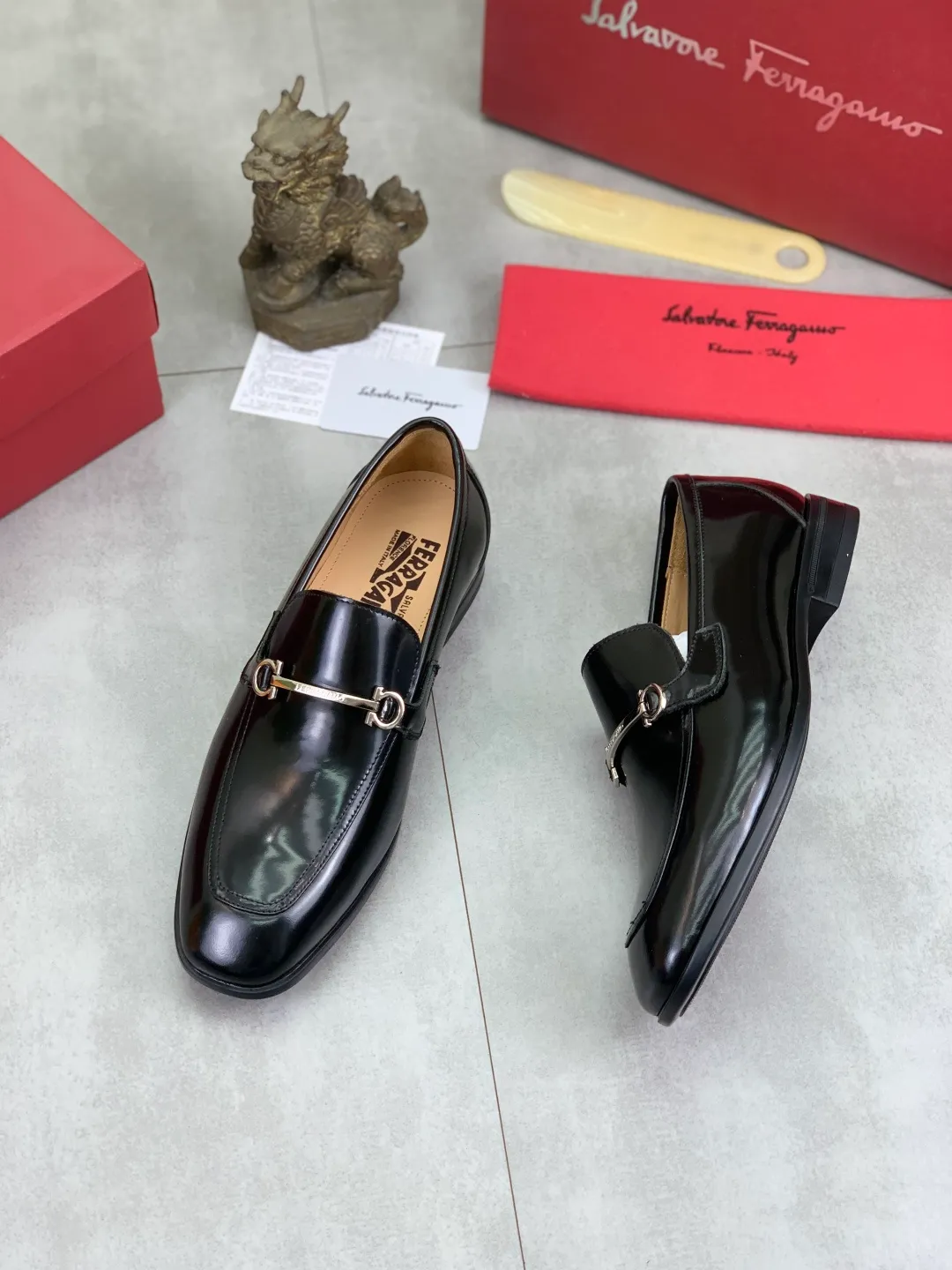 Men's Men's Shoes 💰P480💰[New Style] Water-dyed Niuli 🆘[Salvatore Ferragamo] Ferragamo's latest casual business leather shoes for men! Available at counters simultaneously! The fabric is made of specially imported original calfskin, the lining is made of imported water-dyed cowhide, and the original combination outsole is absolutely luxurious and leads the fashion trend. Matching code: 38-45; 4️⃣ colors available